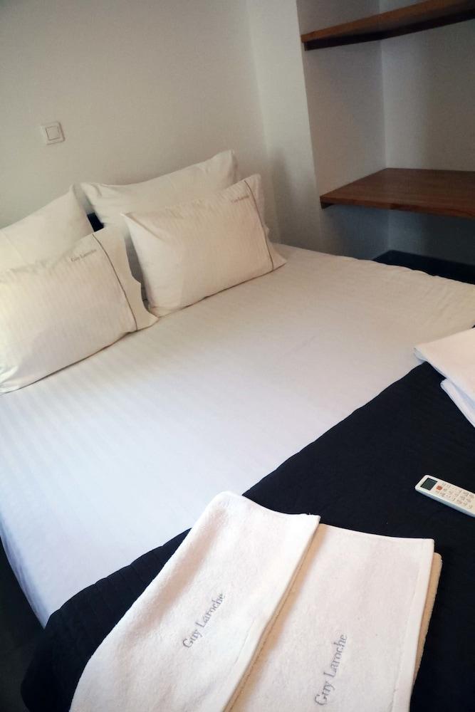 Gazi Boutique Apartment 2 เอเธนส์ ภายนอก รูปภาพ